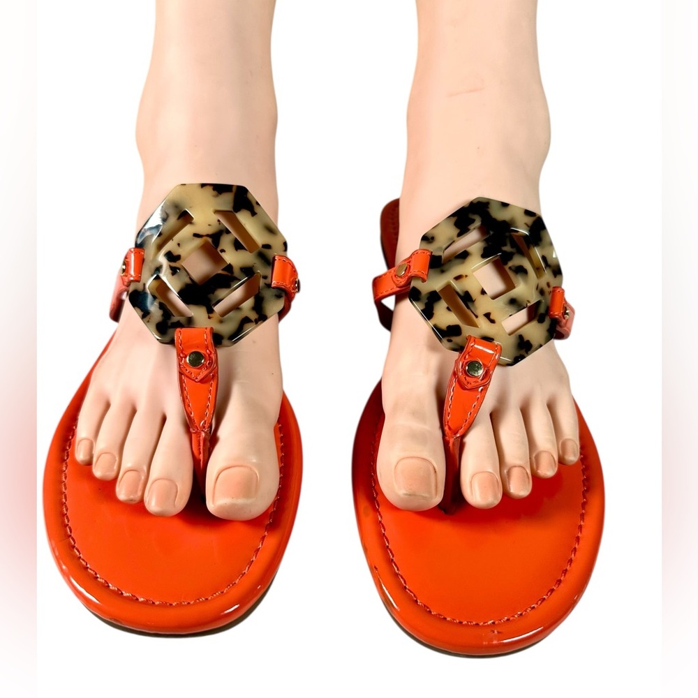 J. McLaughlin Lucy Thong Medallion Sandals in orange patent Leather-Like New